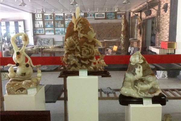 Jade carving craftsmanship